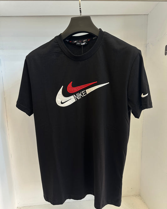 NIKE SWOOSH T-SHIRT BLACK