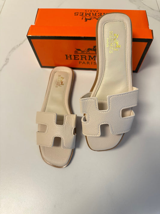 Hermes παντόφλα μπεζ
